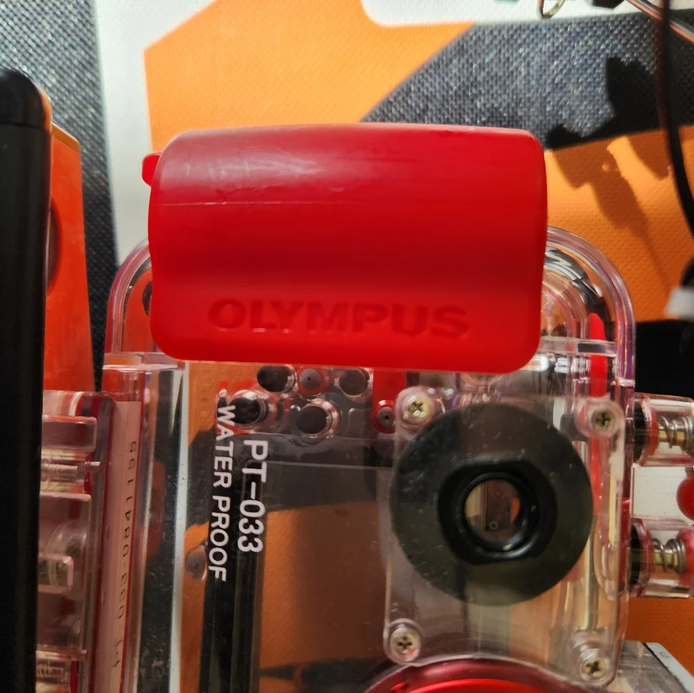 Sea&Sea YS-25 Underwater Light & Olympus PT-033 Camera Holder
